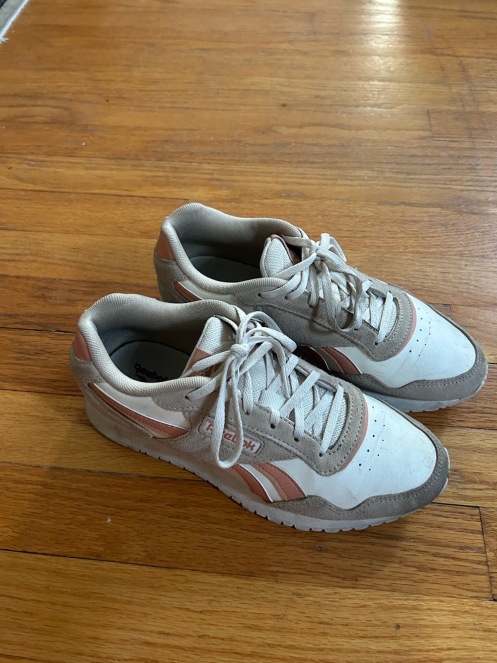 Reebok Low-Top Sneakers in White, Taupe and Rose